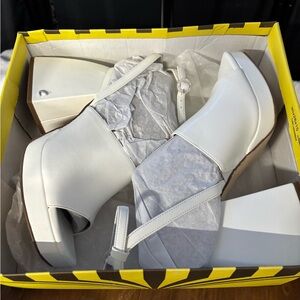 Chic White Heeled Boots for Women
